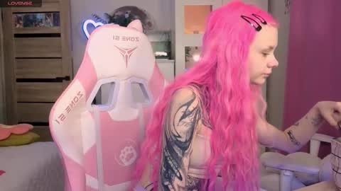 Snapshot of britney_lynch chatting on October 17, 12:14 am Britney online show from October 17, 12:14 am