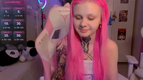 Snapshot of britney_lynch chatting on October 22, 5:30 am Britney online show from October 22, 5:30 am