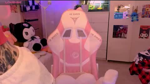 Snapshot of britney_lynch chatting on October 24, 10:33 am Britney online show from October 24, 10:33 am