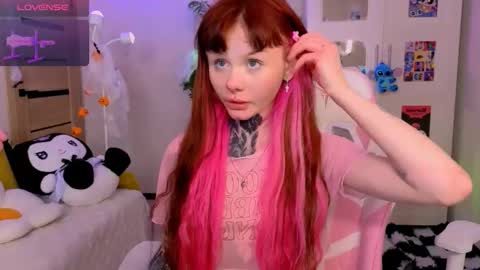 Snapshot of britney_lynch chatting on November 3, 8:54 pm Britney online show from November 3, 8:54 pm