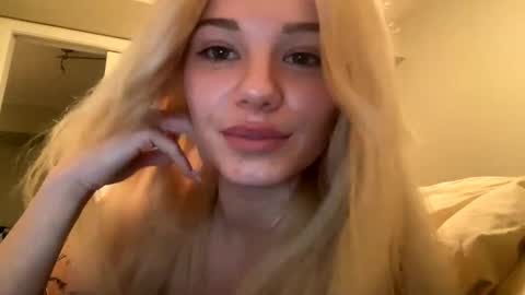 Snapshot of britneycherry08 chatting on April 23, 4:24 am britneycherry08 online show from April 23, 4:24 am