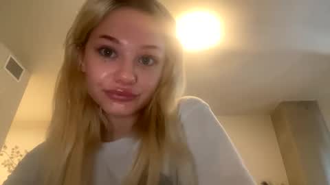 Snapshot of britneycherry08 chatting on June 9, 9:48 pm britneycherry08 online show from June 9, 9:48 pm