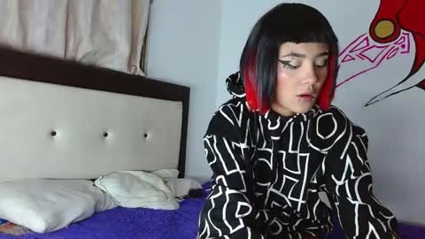 Snapshot of brittany_bubbles chatting on December 19, 6:12 am maru miaw Please help me to reach 100 thumbs up online show from December 19, 6:12 am