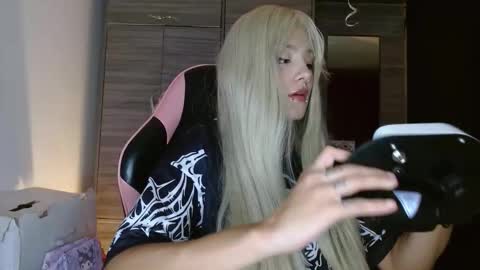 maru miaw   Please help me to reach 100 thumbs up online show from November 20, 11:26 pm