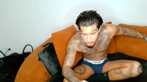 Snapshot of bronzedink chatting on December 18, 8:48 pm Bronzedink online show from December 18, 8:48 pm