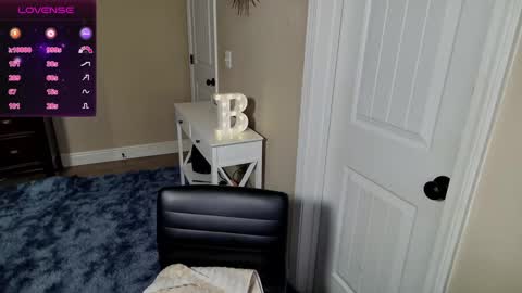 Snapshot of brookebee27 chatting on February 4, 12:40 am brookebee online show from February 4, 12:40 am