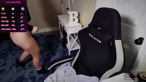 Snapshot of brookebee27 chatting on February 24, 3:02 am brookebee online show from February 24, 3:02 am