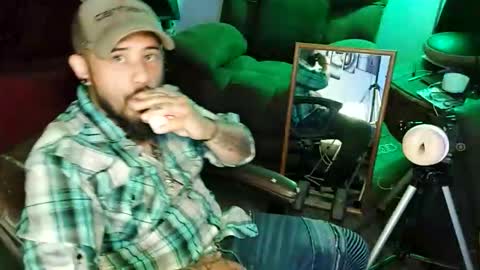 Snapshot of brownboyt chatting on June 4, 2:17 am brownboyt online show from June 4, 2:17 am