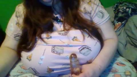 Snapshot of browneyedbeauty6969 chatting on November 25, 7:47 pm Beauty online show from November 25, 7:47 pm