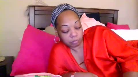 brownroundrenee online show from June 4, 12:11 pm