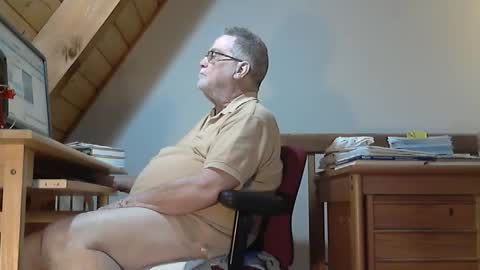 Snapshot of brubar chatting on October 11, 9:24 pm brubar online show from October 11, 9:24 pm