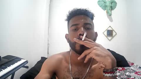 bruce_1111 online show from October 21, 2:45 am