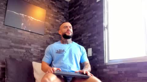 Snapshot of brucedallas chatting on September 22, 1:35 pm brucedallas online show from September 22, 1:35 pm