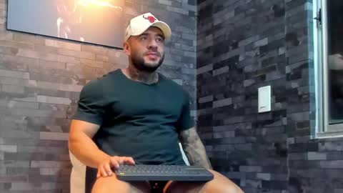 brucedallas online show from February 3, 1:04 am