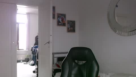 Bruce online show from February 5, 10:30 am