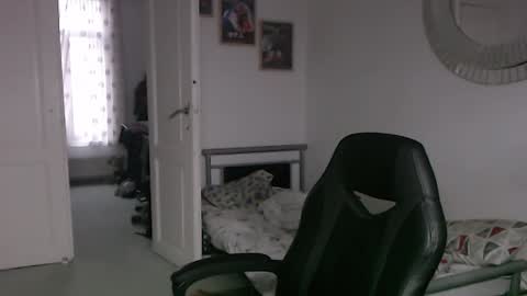 Bruce online show from February 7, 8:33 am