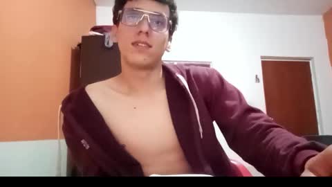 Snapshot of brucew37 chatting on March 18, 5:21 am brucew37 online show from March 18, 5:21 am