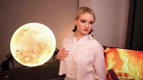 Snapshot of brunaalcorn chatting on December 1, 8:25 pm Doris online show from December 1, 8:25 pm