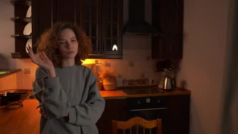 Tess online show from April 19, 2:27 pm