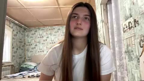 Snapshot of brunasizemore chatting on June 19, 11:14 am Mila online show from June 19, 11:14 am
