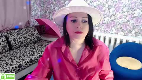 Snapshot of brunette7786 chatting on December 1, 11:04 pm Julia online show from December 1, 11:04 pm