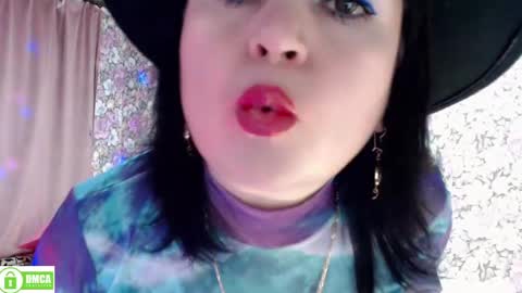 Snapshot of brunette7786 chatting on December 17, 9:49 pm Julia online show from December 17, 9:49 pm