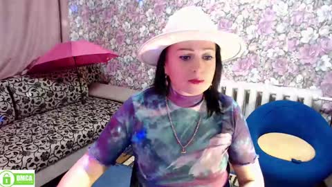 Snapshot of brunette7786 chatting on December 21, 11:34 pm Julia online show from December 21, 11:34 pm