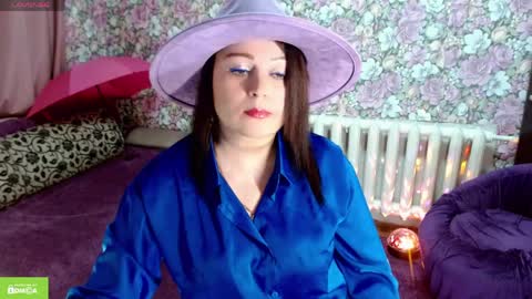 Snapshot of brunette7786 chatting on April 1, 8:39 pm Julia online show from April 1, 8:39 pm