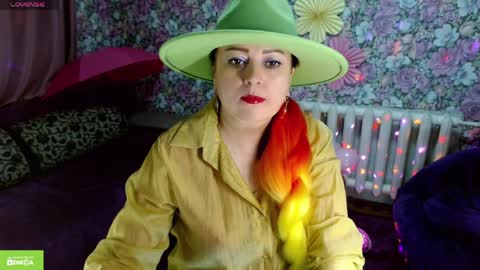 Snapshot of brunette7786 chatting on April 4, 9:01 pm Julia online show from April 4, 9:01 pm