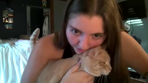 Snapshot of brunettebaby040 chatting on September 20, 10:22 pm brunettebaby040 online show from September 20, 10:22 pm