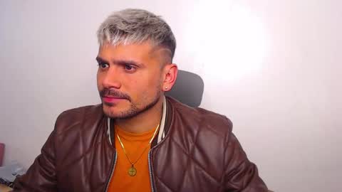 Snapshot of bruno_booss chatting on December 21, 11:45 pm bruno_booss online show from December 21, 11:45 pm