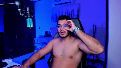 Snapshot of bruno_diaz31 chatting on November 1, 3:30 am Bruno online show from November 1, 3:30 am