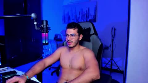 Snapshot of bruno_diaz31 chatting on November 15, 11:21 pm Bruno online show from November 15, 11:21 pm