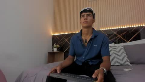 Snapshot of bruno_fox_ chatting on June 11, 8:18 pm Bruno online show from June 11, 8:18 pm