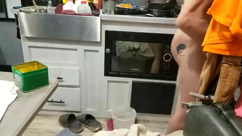 Snapshot of brushsquach chatting on October 30, 6:04 am Steve... aka SkinnieDippin aka TimberTramp online show from October 30, 6:04 am