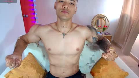 Snapshot of bryan_boy_ chatting on April 2, 1:31 pm bryan online show from April 2, 1:31 pm