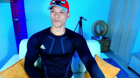 Snapshot of bryan_boy_ chatting on April 12, 12:59 am bryan online show from April 12, 12:59 am