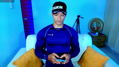 Snapshot of bryan_boy_ chatting on April 13, 1:33 am bryan online show from April 13, 1:33 am