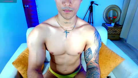 Snapshot of bryan_boy_ chatting on April 14, 1:33 am bryan online show from April 14, 1:33 am