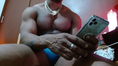 Snapshot of bryan_colen chatting on February 22, 2:28 am Enjoy the best muscle straws online show from February 22, 2:28 am