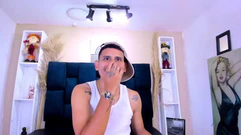 Snapshot of bryan_pirs chatting on June 6, 12:10 pm Bryan online show from June 6, 12:10 pm