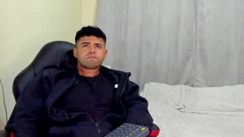 bryan stoness online show from December 6, 1:29 am