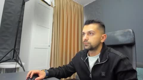 Snapshot of brycereign chatting on March 25, 5:35 am BryceReign online show from March 25, 5:35 am