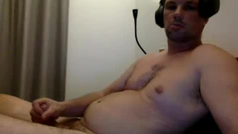 Snapshot of bubba2401 chatting on June 30, 11:22 am Hardausbloke online show from June 30, 11:22 am
