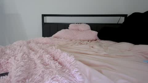 Queen Lola XXX online show from May 13, 8:23 am