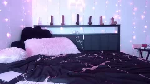 Queen Lola XXX online show from July 11, 5:43 am
