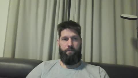 bubblebee1982 online show from December 4, 8:18 pm