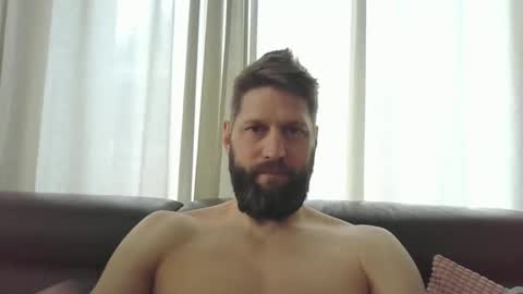 bubblebee1982 online show from February 28, 9:25 am