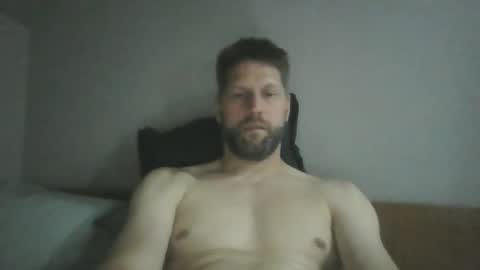 bubblebee1982 online show from May 31, 6:09 pm