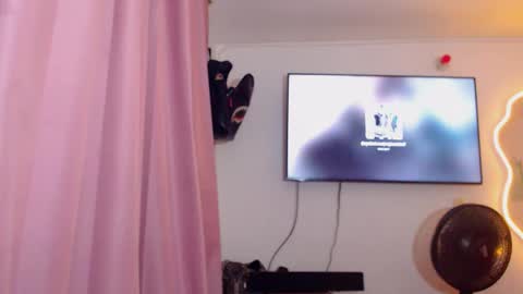 Snapshot of bubblegumm903732 chatting on April 29, 1:43 am Valery Restrepo online show from April 29, 1:43 am
